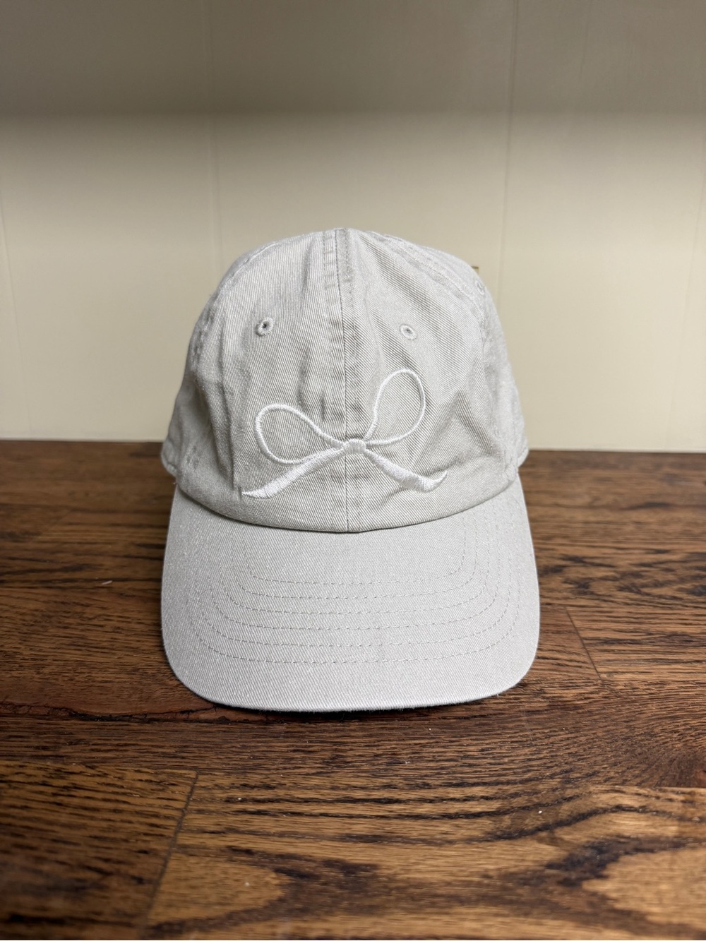 Trendy Bow Embroidered Light Gray Baseball Cap